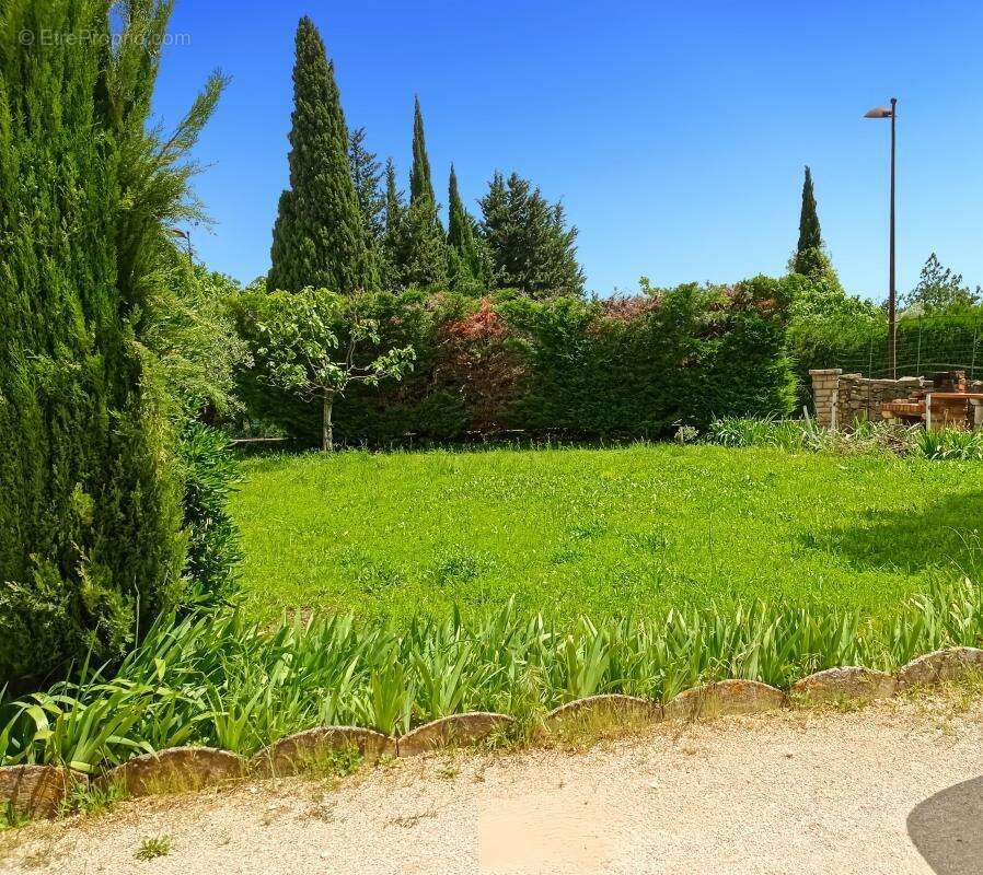 Maison à LAUDUN-L'ARDOISE