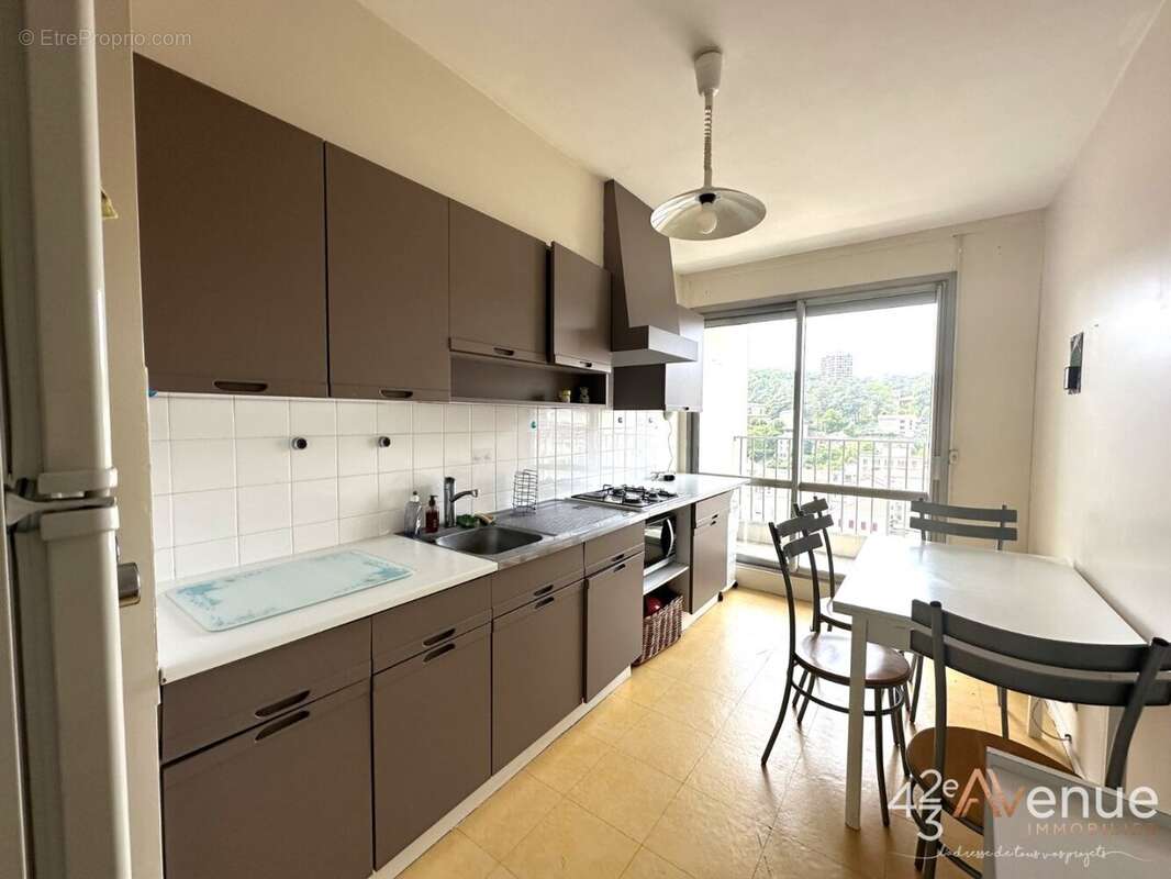 Appartement à SAINT-ETIENNE