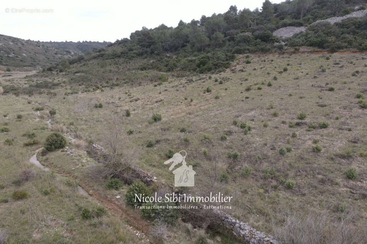 Terrain à ESTAGEL