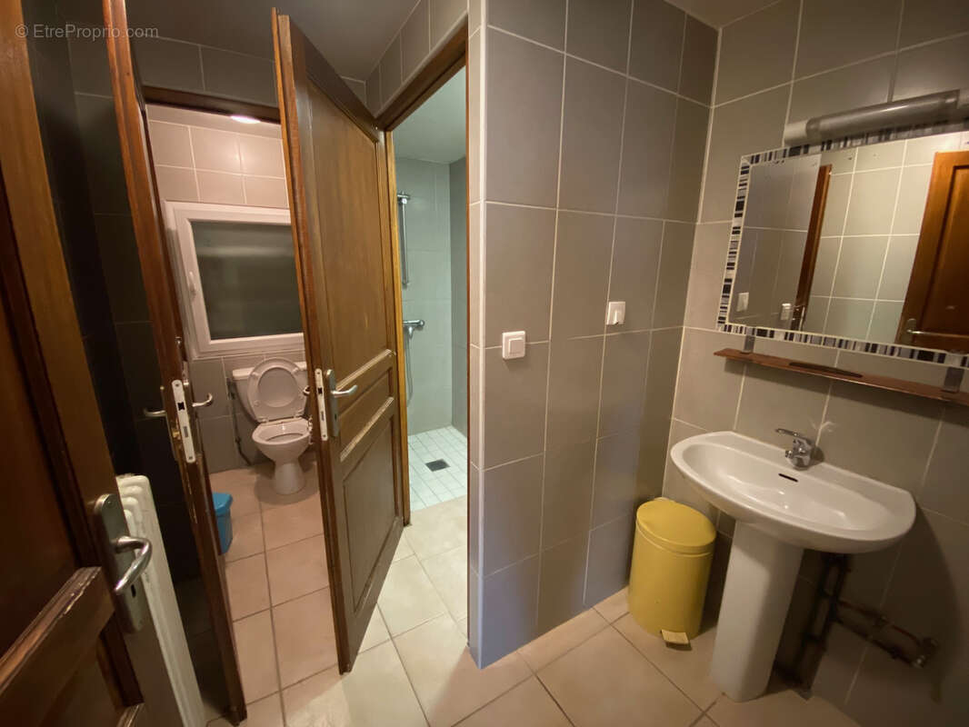 Commerce à FLAMETS-FRETILS