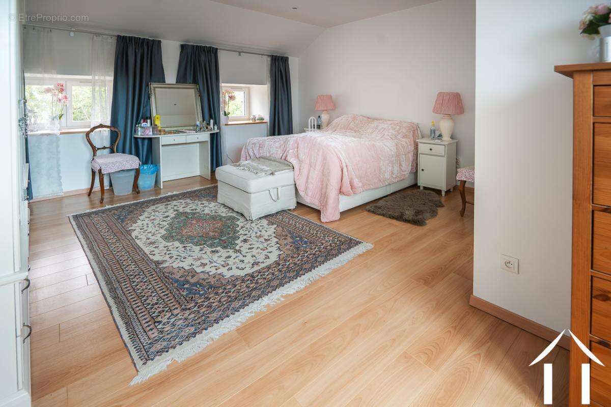 Maison à COUCHES
