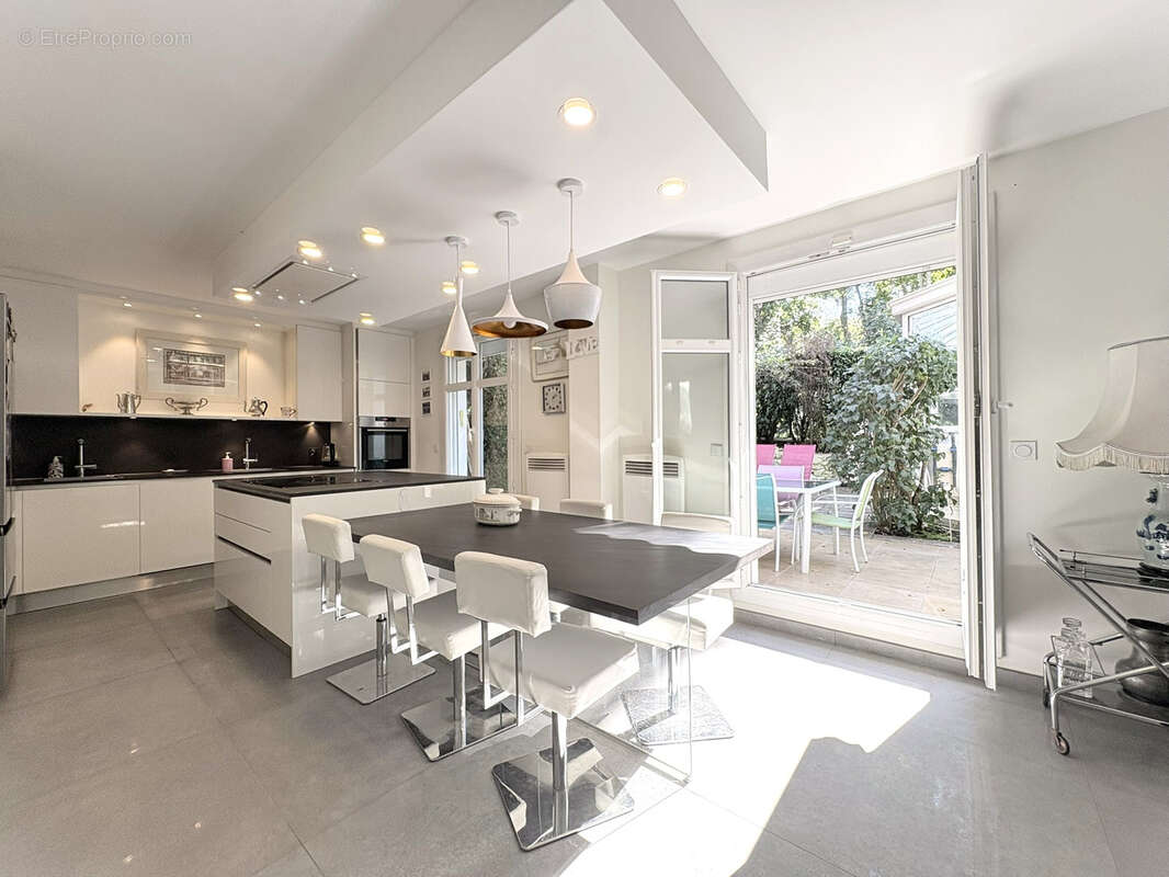 Maison à LA QUEUE-EN-BRIE