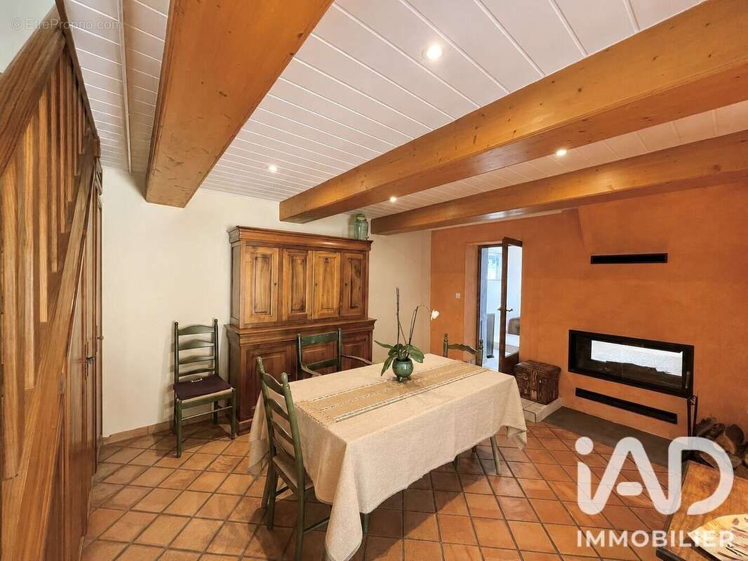 Maison 202 m² à Bouchet  - photo 4