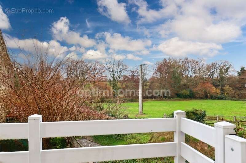 Maison à MAGNAC-LAVAL