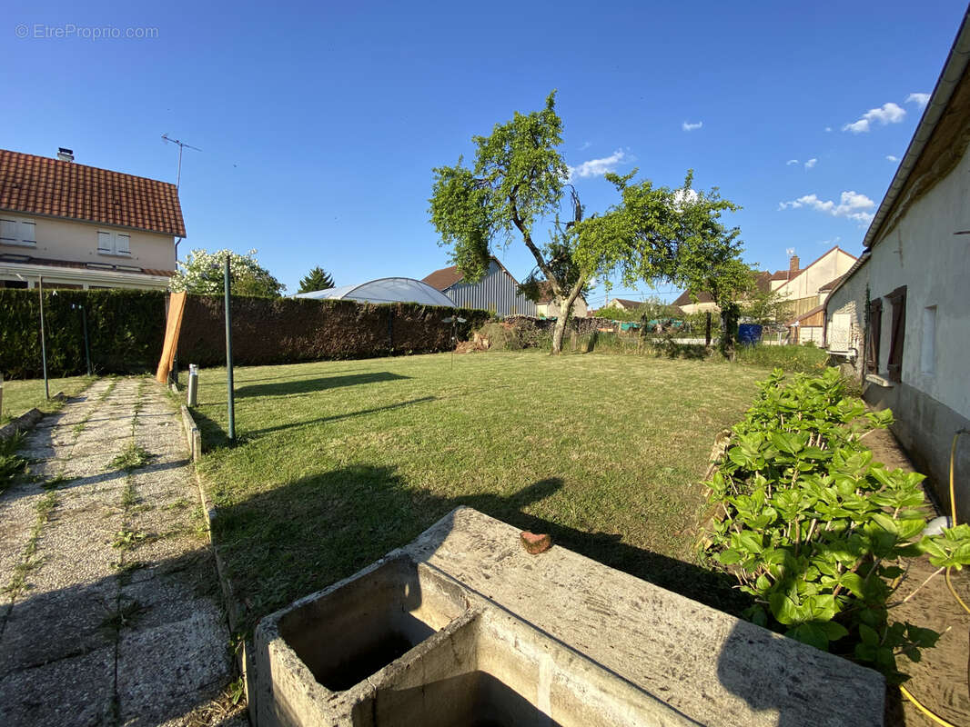 Maison à MONT-SAINT-SULPICE