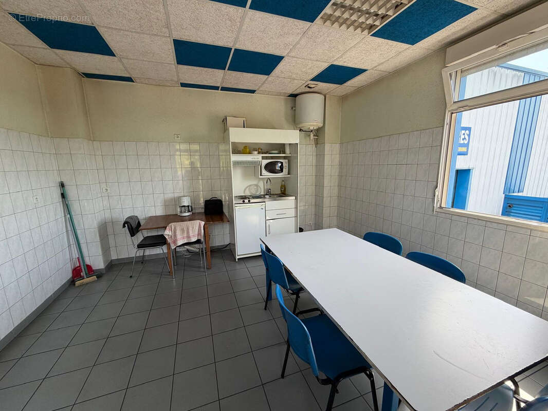 Vente ensemble immobilier industriel de 3 660 m2, sur terrain de 21 181 m2 LURE - photo 21