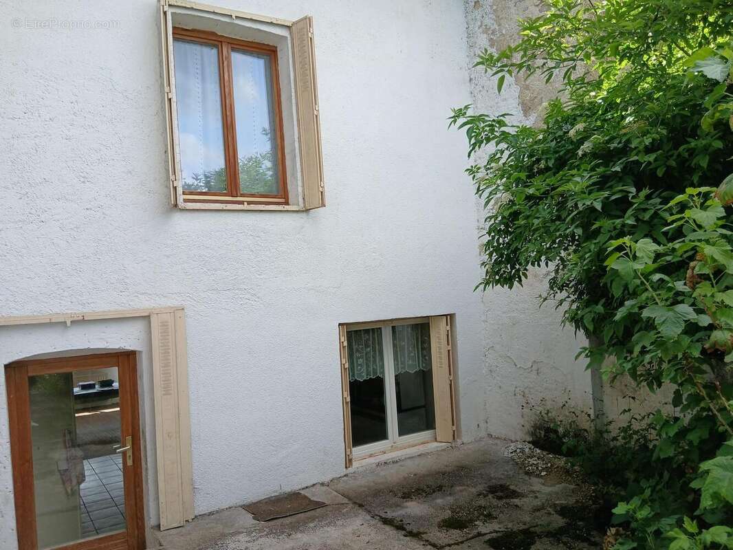 Photo 2