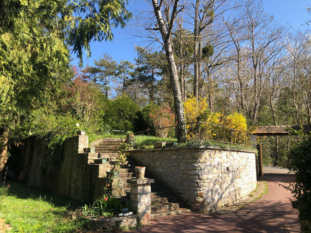 Maison à FOLLAINVILLE-DENNEMONT