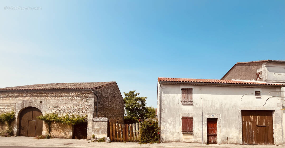 Maison à MORNAC