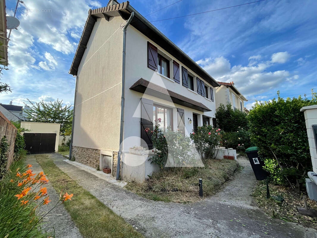 Maison à SAINT-MAUR-DES-FOSSES