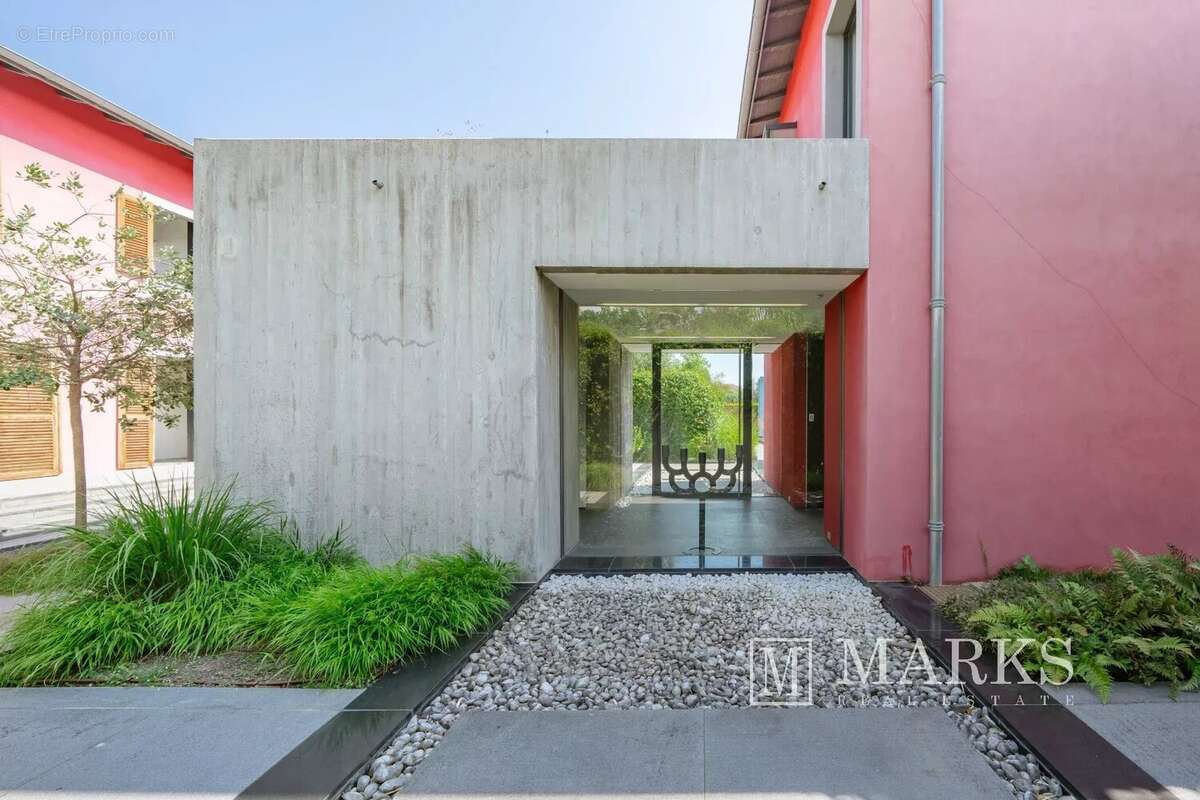 Villa de luxe de 4 chambres au centre de Saint-Jean avec terrain plat - photo 24