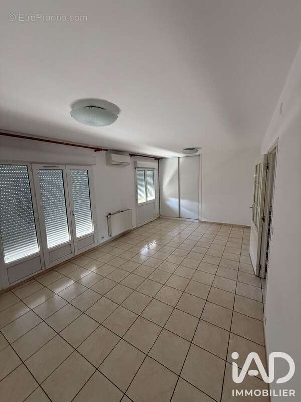 Appartement 70 m² à Bourg-Saint-Andeol  - photo 2