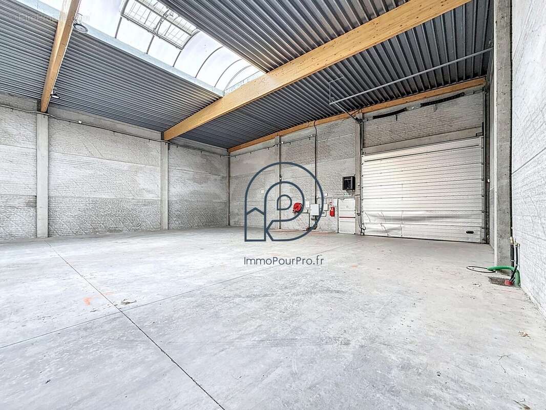 Commerce 1000 m² à Cysoing  - photo 3