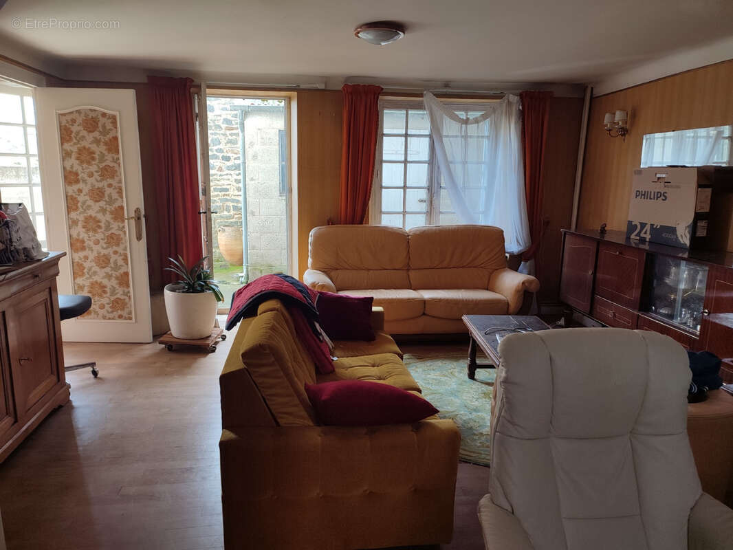 Maison à LANGOURLA