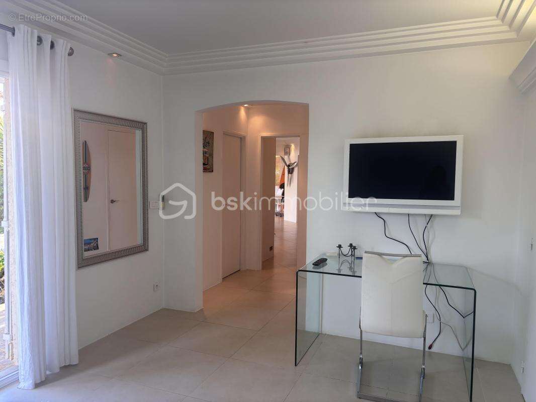 Port cogolin - appartement de standing avec jardin privatif et accès marina - photo 12