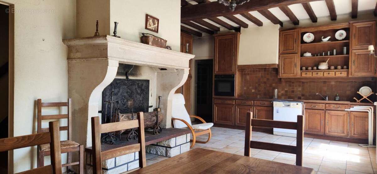 Maison à SAINT-REMY-EN-BOUZEMONT-SAINT-GENEST-ET-ISSON