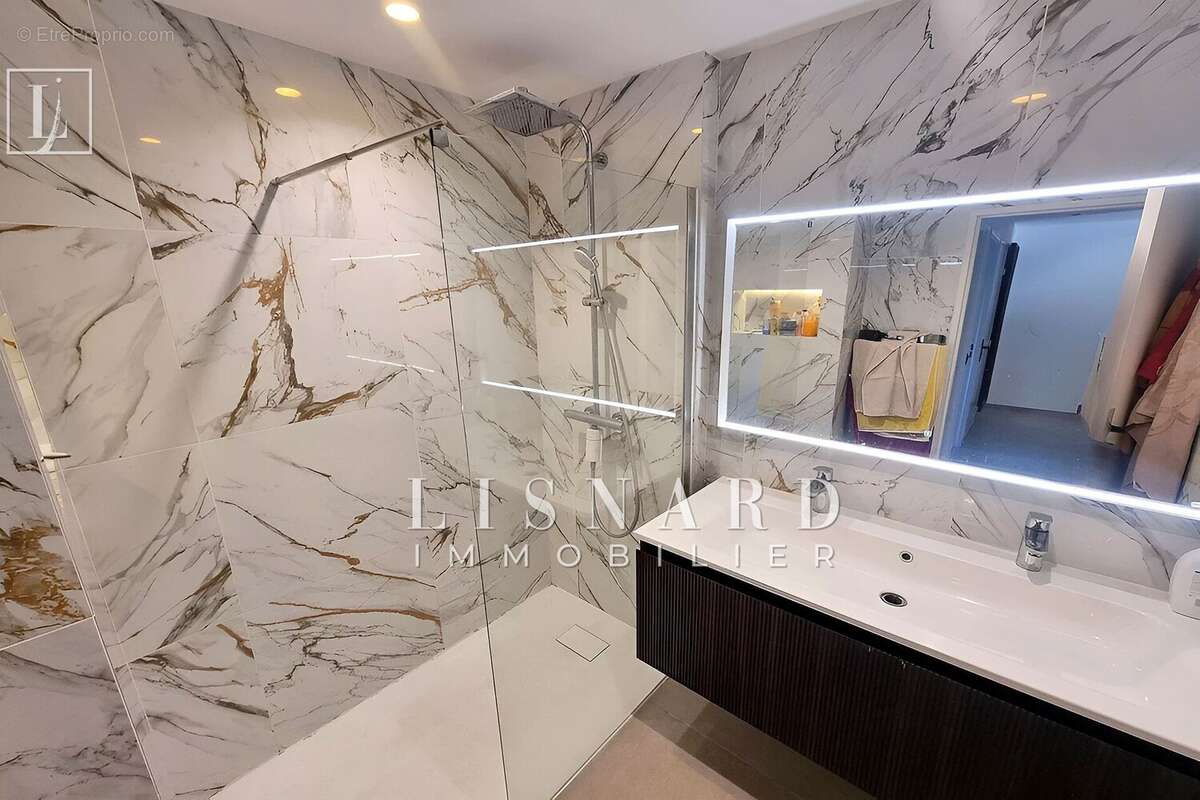 Appartement à VALLAURIS