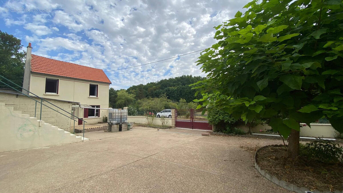 Maison 3 pièces avec grand jardin et dépendances - photo 1