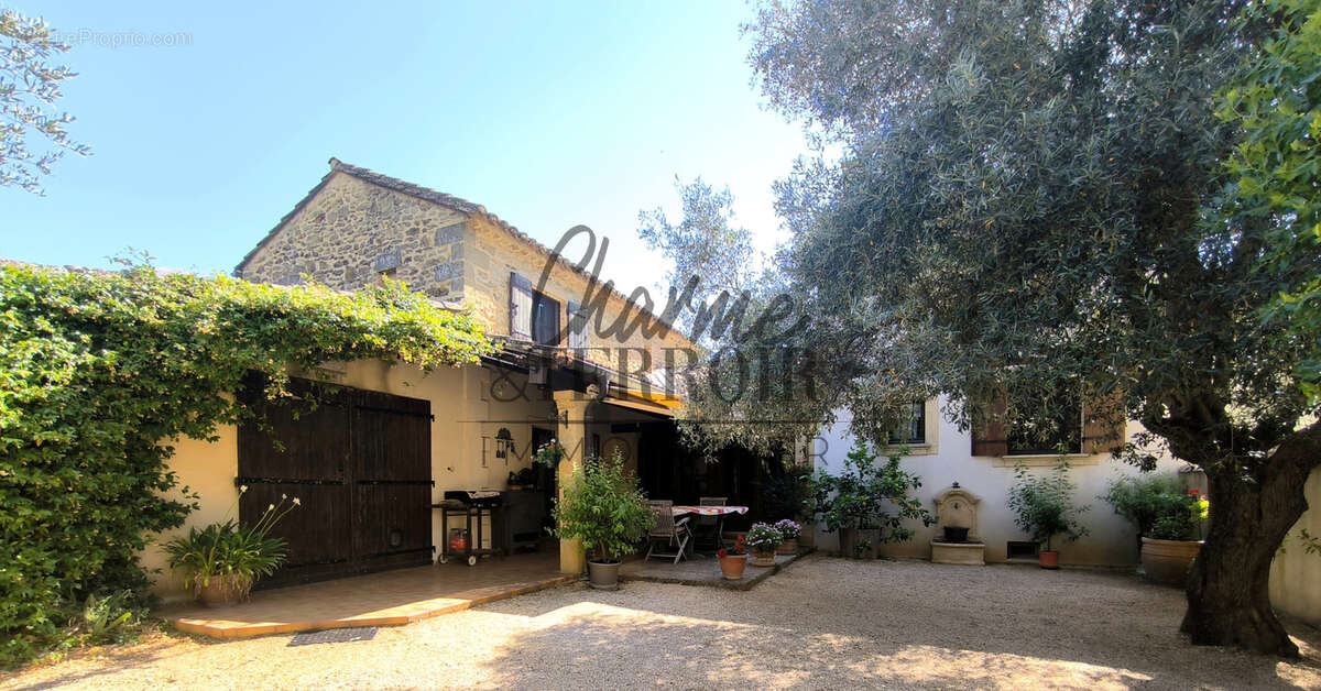 Maison à UZES