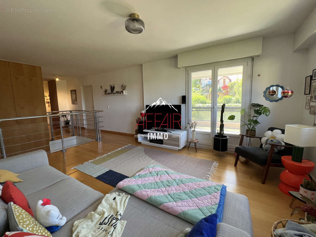Appartement à COLLONGES-SOUS-SALEVE