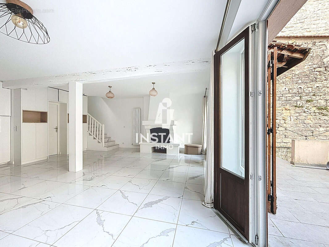 Appartement à CHARENTON-LE-PONT