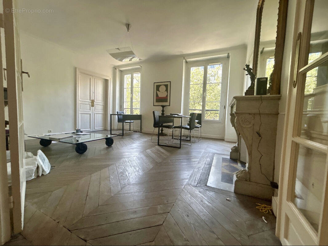 Photo 1 - Appartement à PARIS-11E