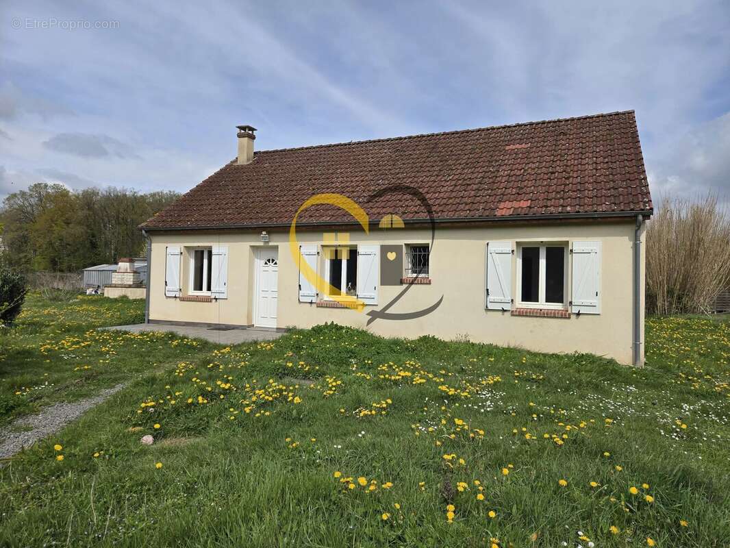 Maison à LES AIX-D'ANGILLON