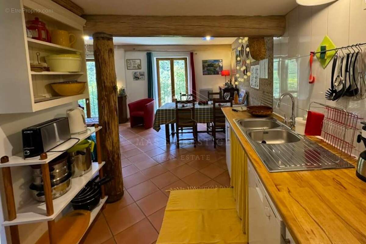 Maison à SAINT-LAURENT-DE-CERDANS