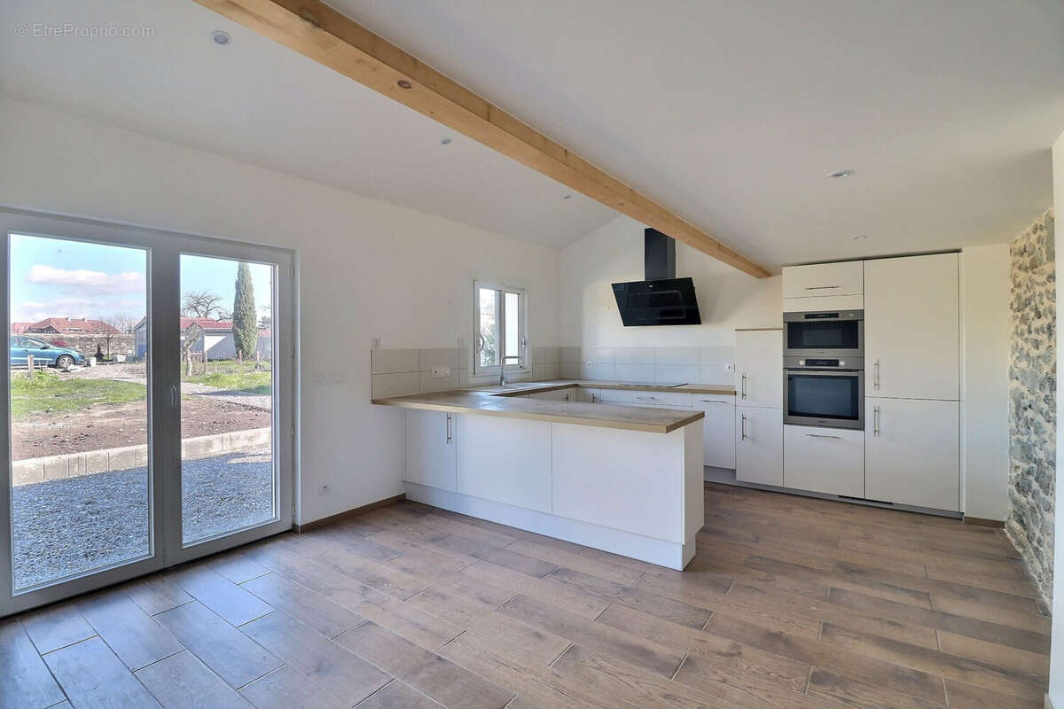 Maison 114 m² à Douvaine  - photo 4
