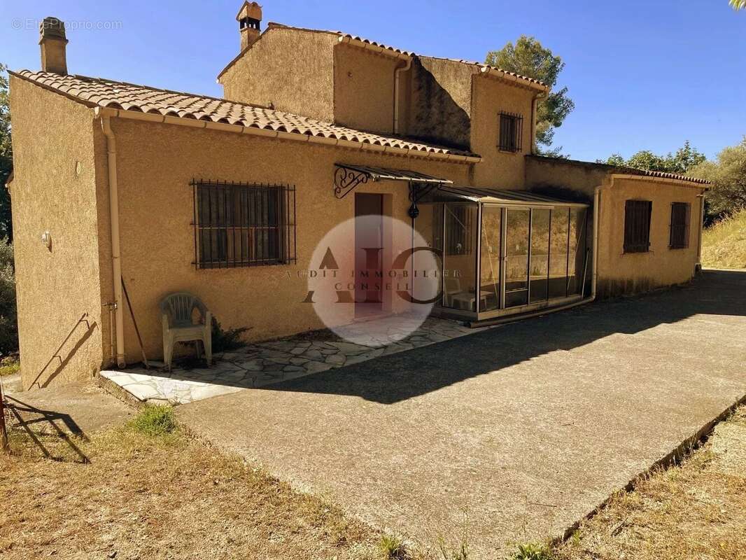 Maison à TOURRETTES