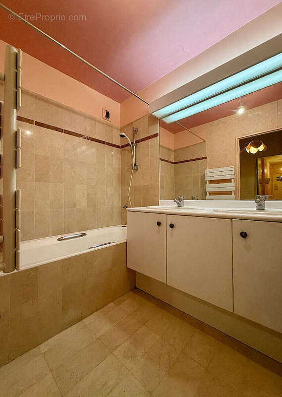 Appartement à LEVALLOIS-PERRET