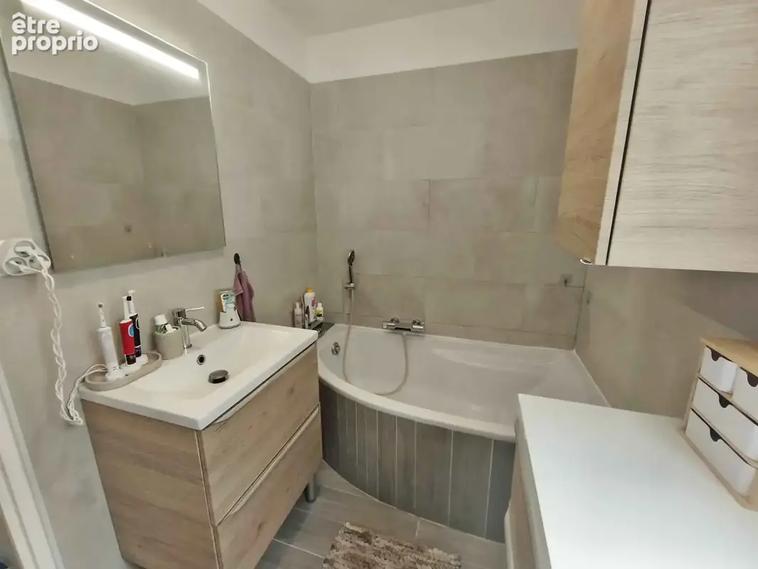 Vence proche centre - Appartement 3 pièces de 64 m2 avec terrasse et parking - photo 9