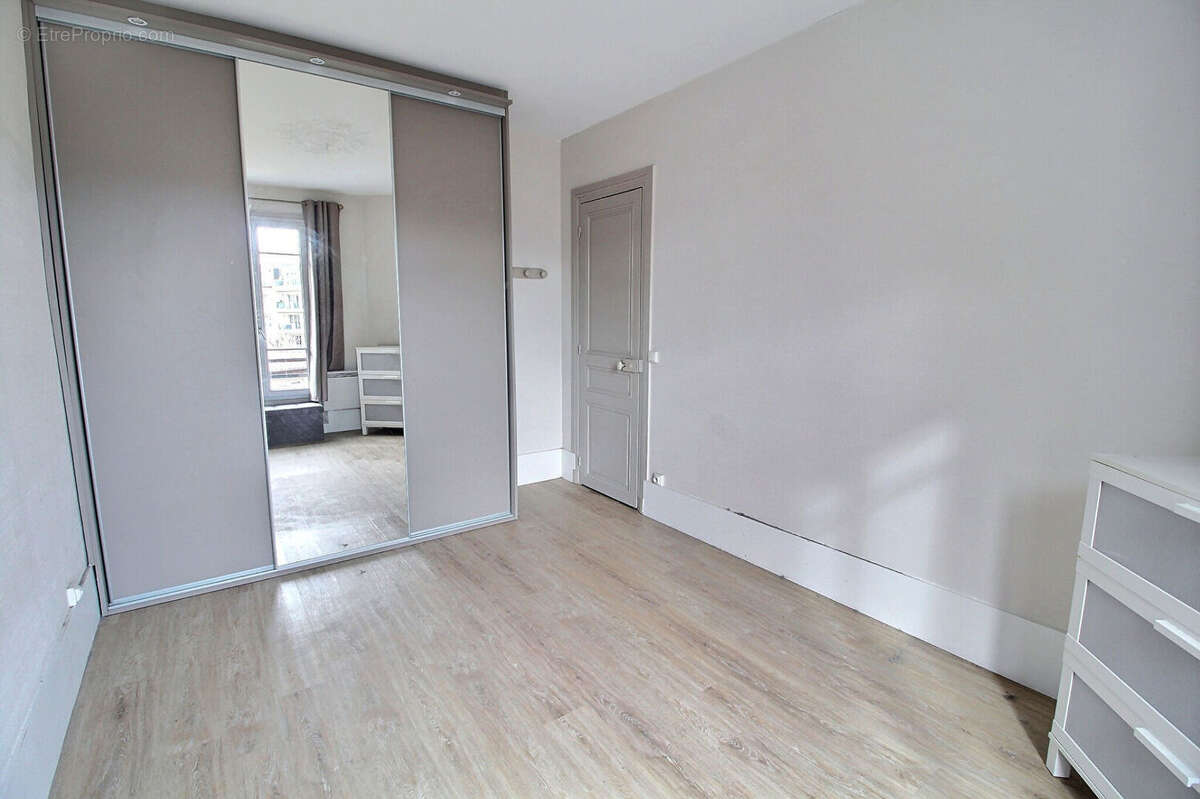 Appartement à LA GARENNE-COLOMBES