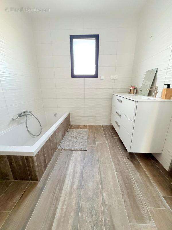 Maison d'exception plain-pied, Cholet, 130m², 6 pièces - photo 8
