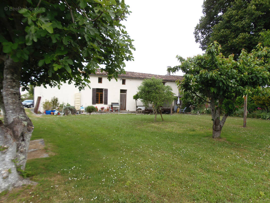 Maison à SAINT-DIZANT-DU-GUA