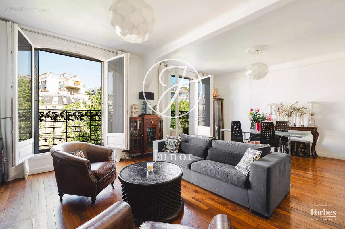 Appartement à PARIS-16E