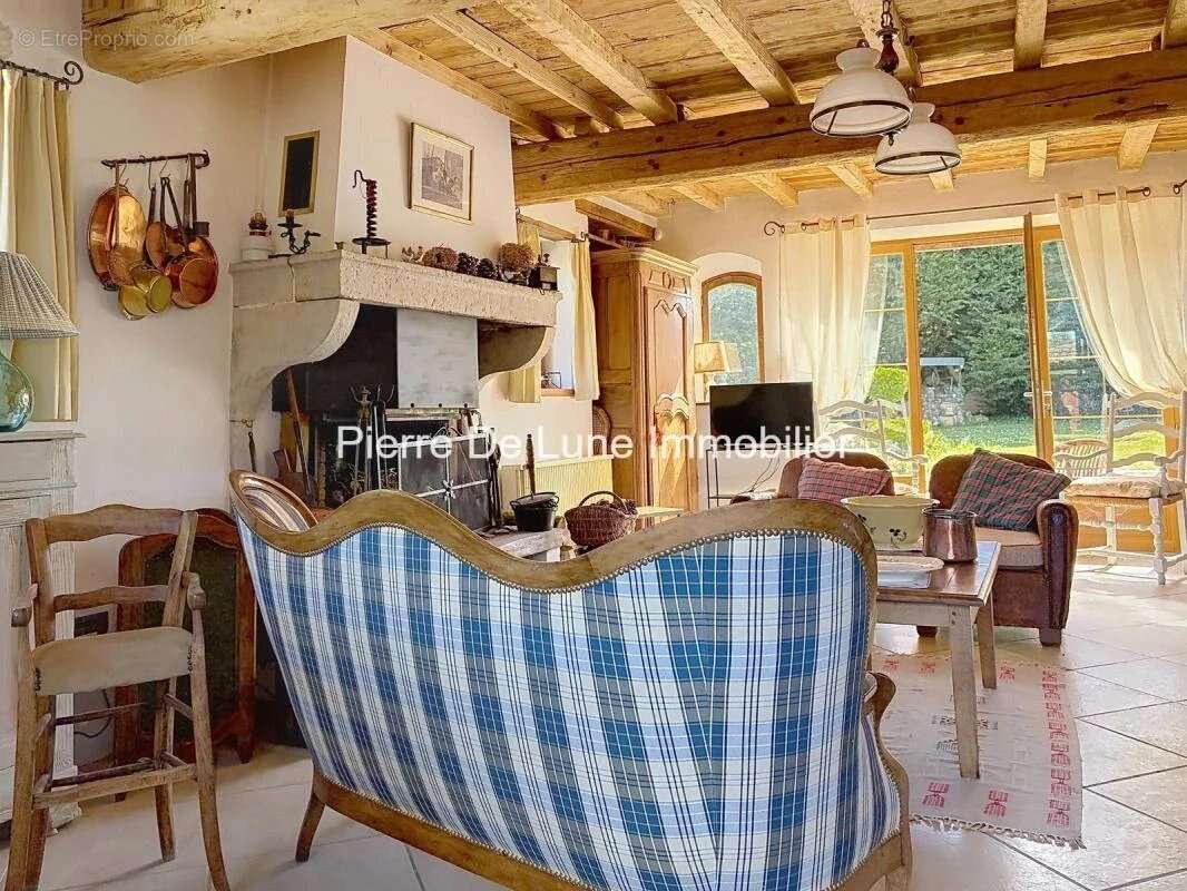 Maison de caractère avec piscine proche de Pérouges - photo 4