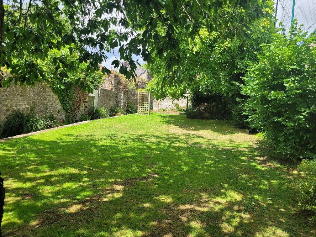 Jolie maison en Pierre F4 en coeur de village ! - photo 2