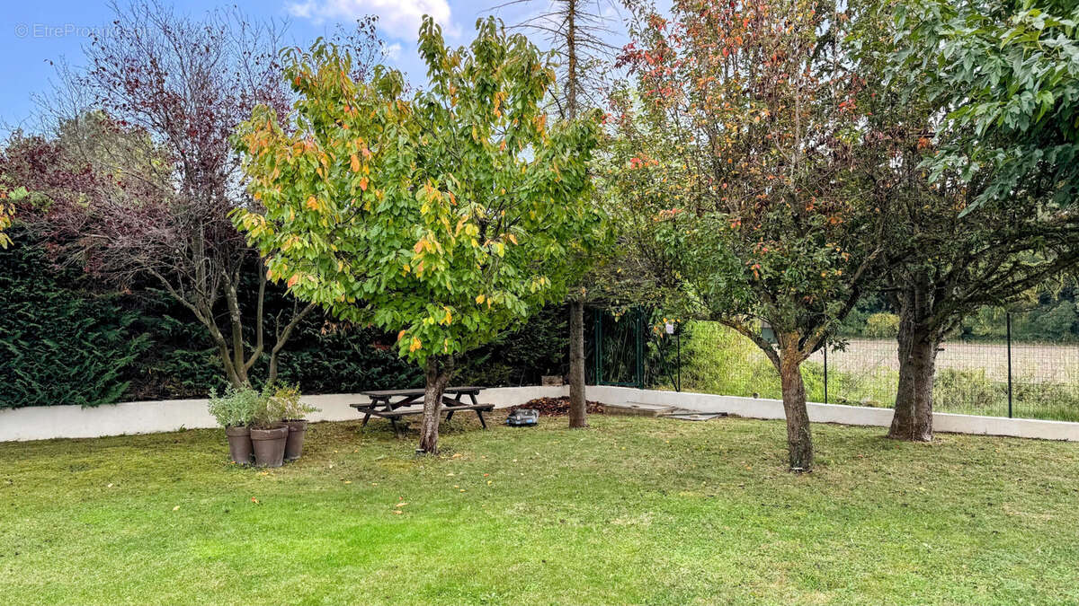 Maison à CHATEAUNEUF-LE-ROUGE