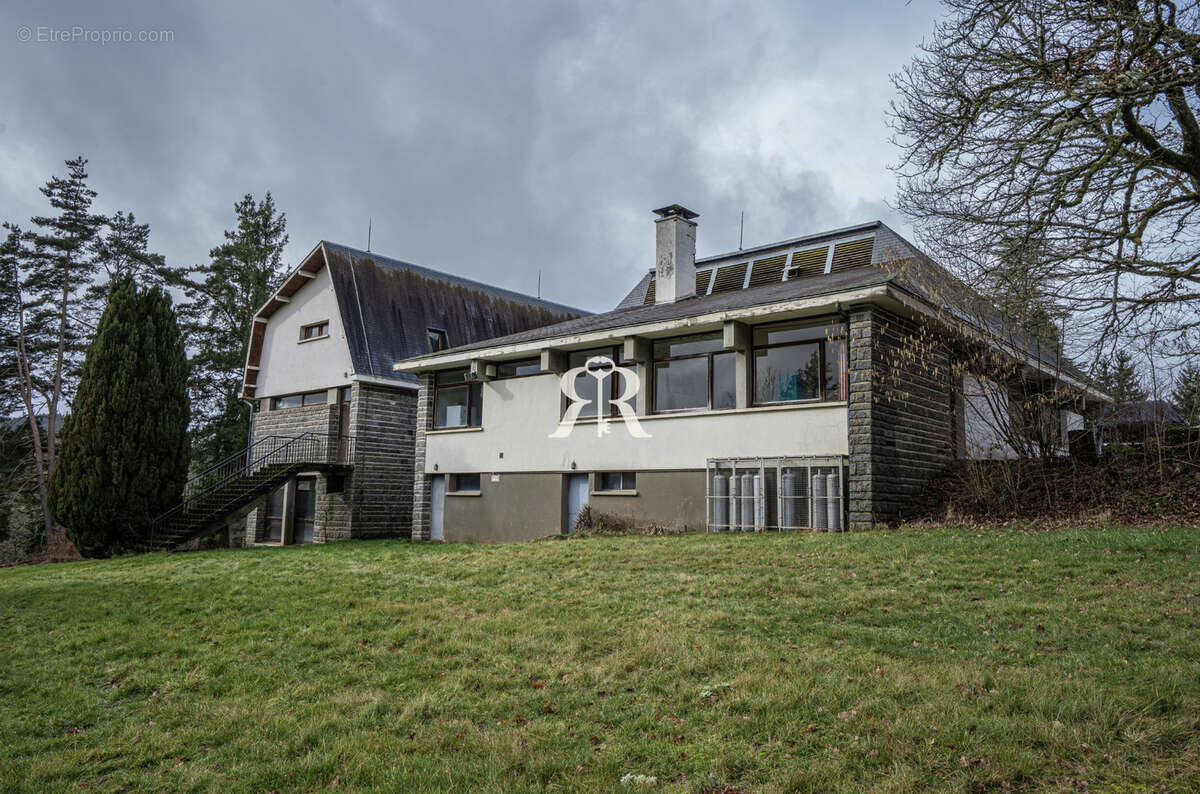Maison à PONTAUMUR