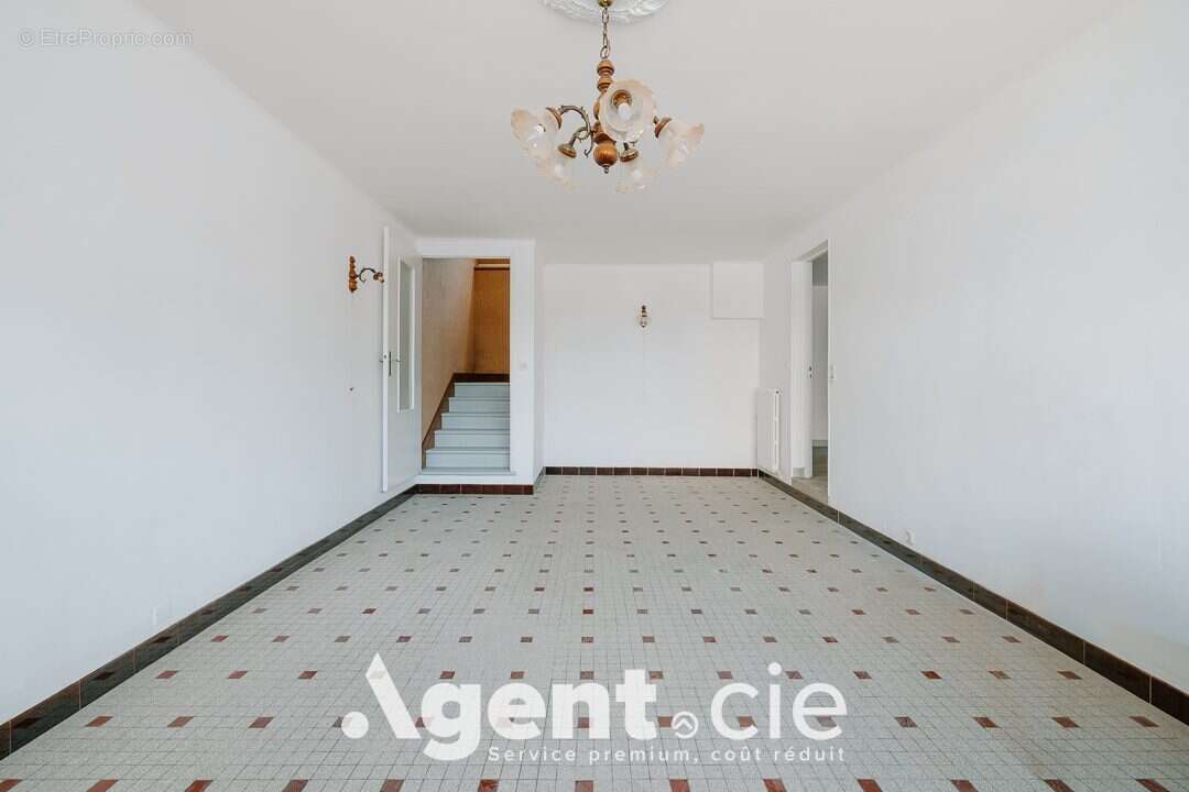 Maison 111 m² à Tessy-Sur-Vire  - photo 5