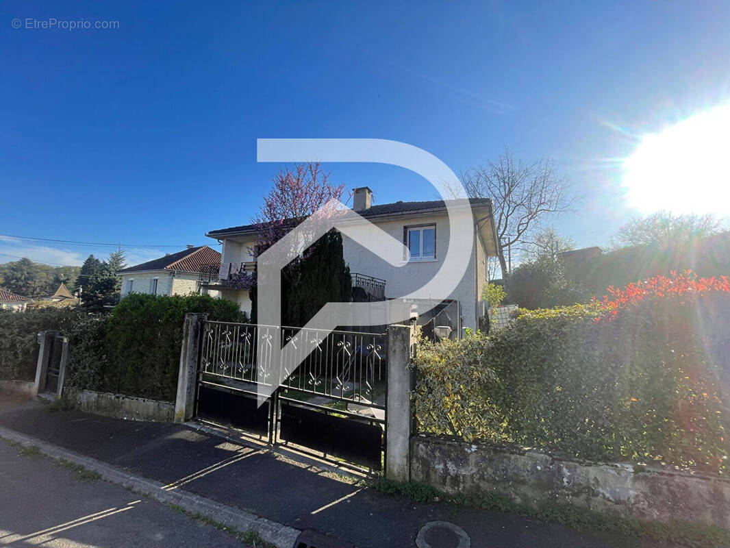 Maison à BAGNAC-SUR-CELE