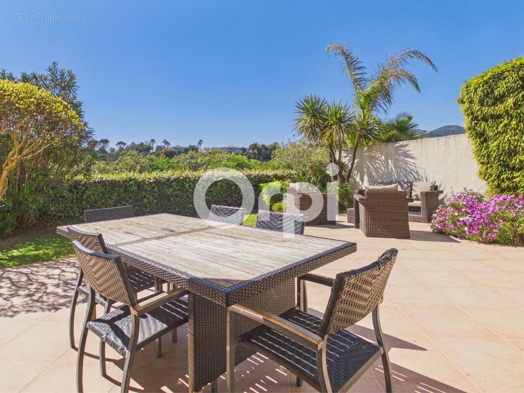 Maison à MANDELIEU-LA-NAPOULE