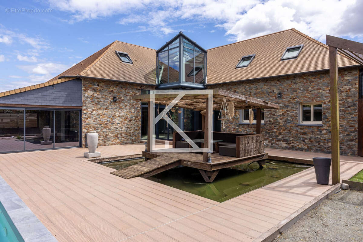 Maison 265 m² à Saint-Saturnin  - photo 6