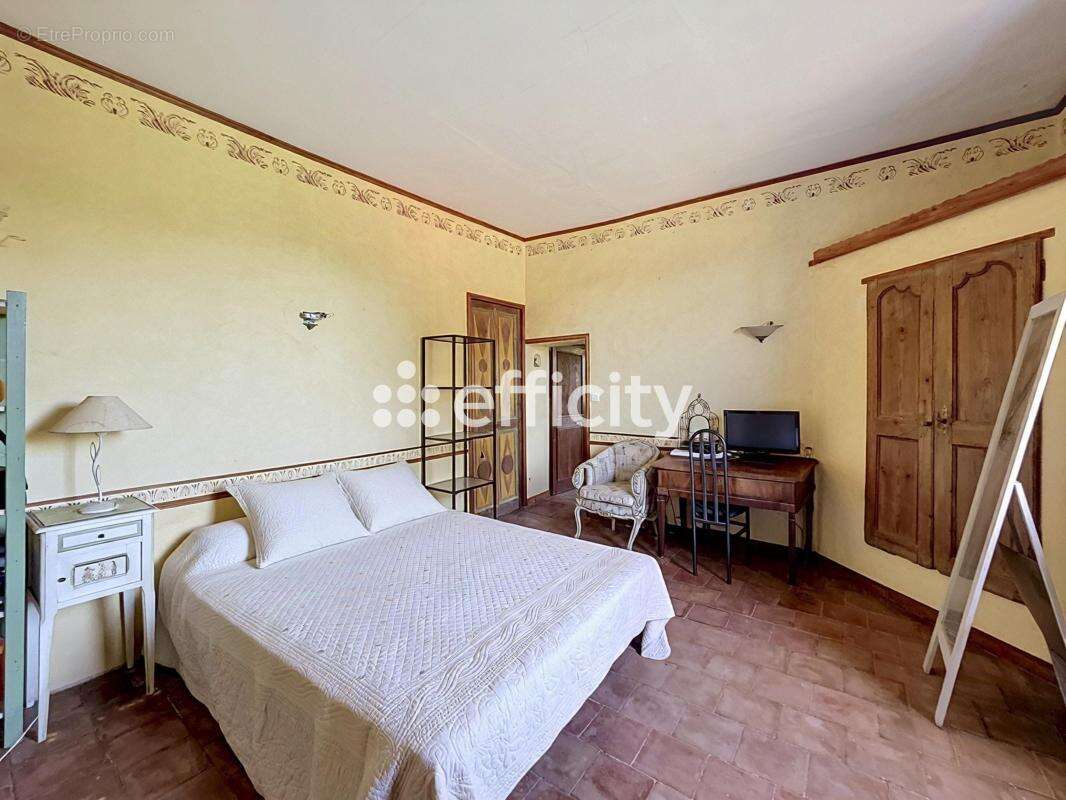 Maison 178 m² à Saint-Remy-De-Provence  - photo 18