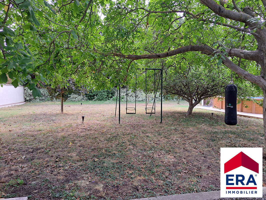 Maison à CAMARET-SUR-AIGUES