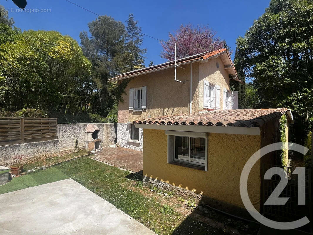 Maison à ROQUEFORT-LES-PINS