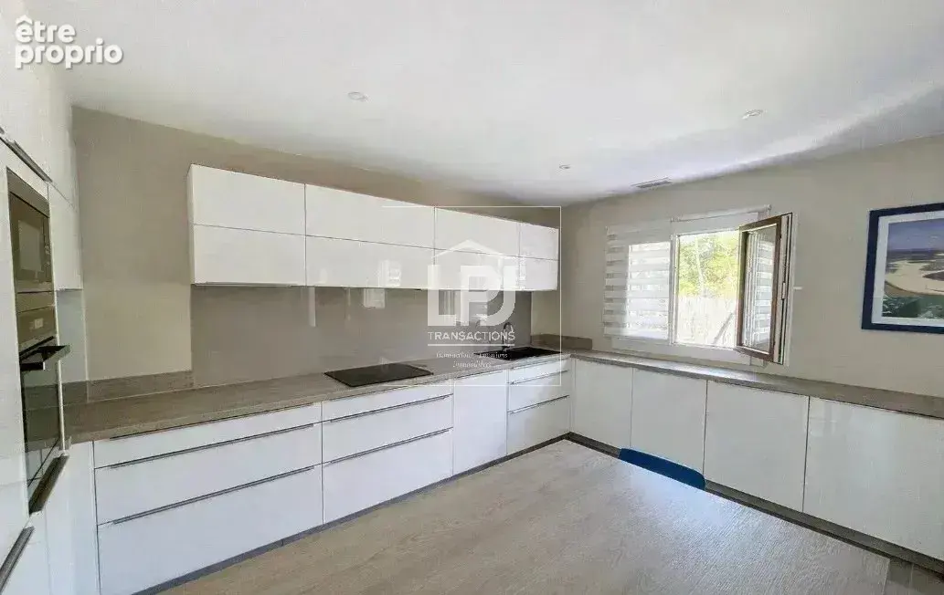 Magnifique maison T4 de plain-pied de 118 m² sur une parcelle arborée de 1 400 m² avec piscine et vaste garage - photo 9