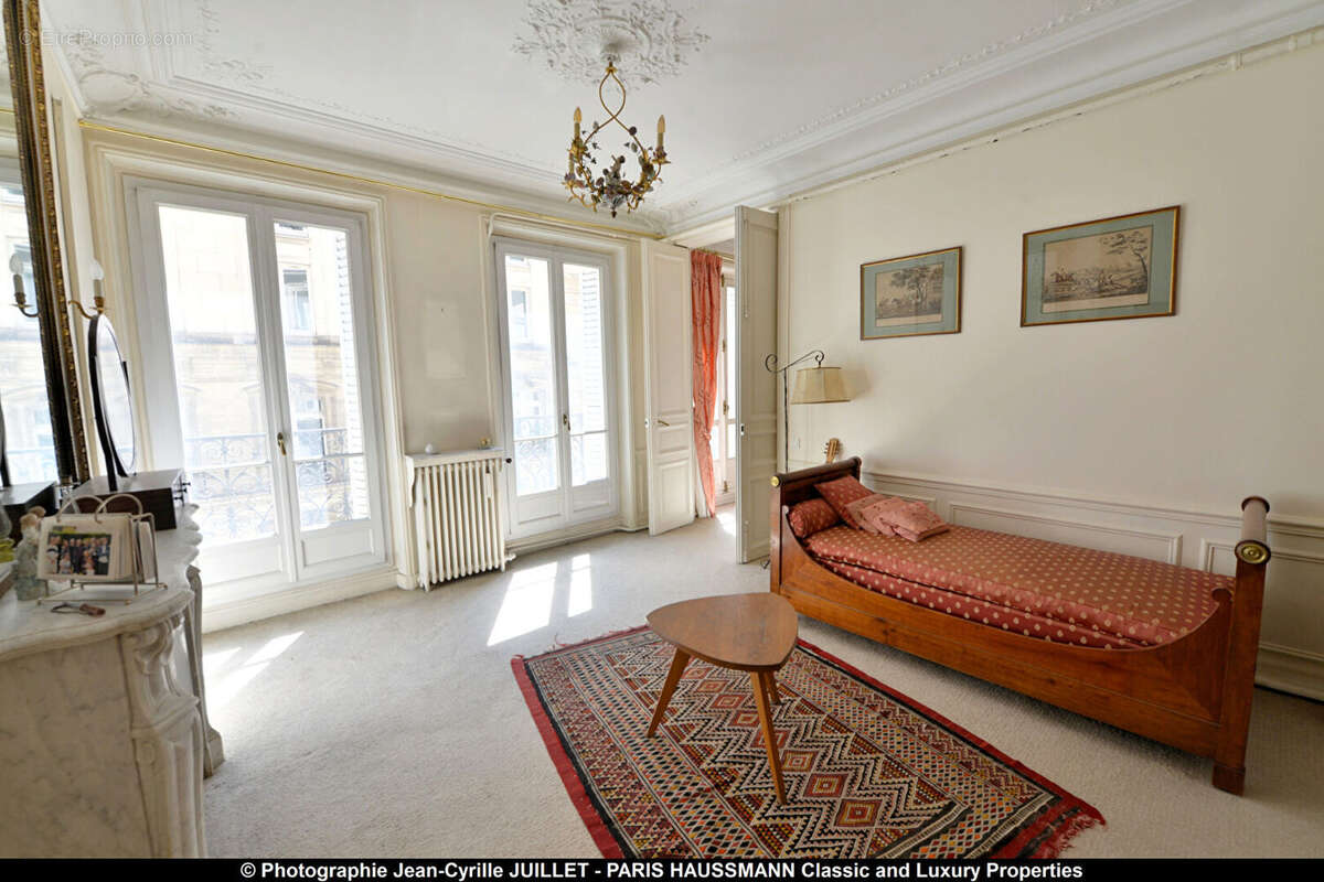 Appartement à PARIS-8E