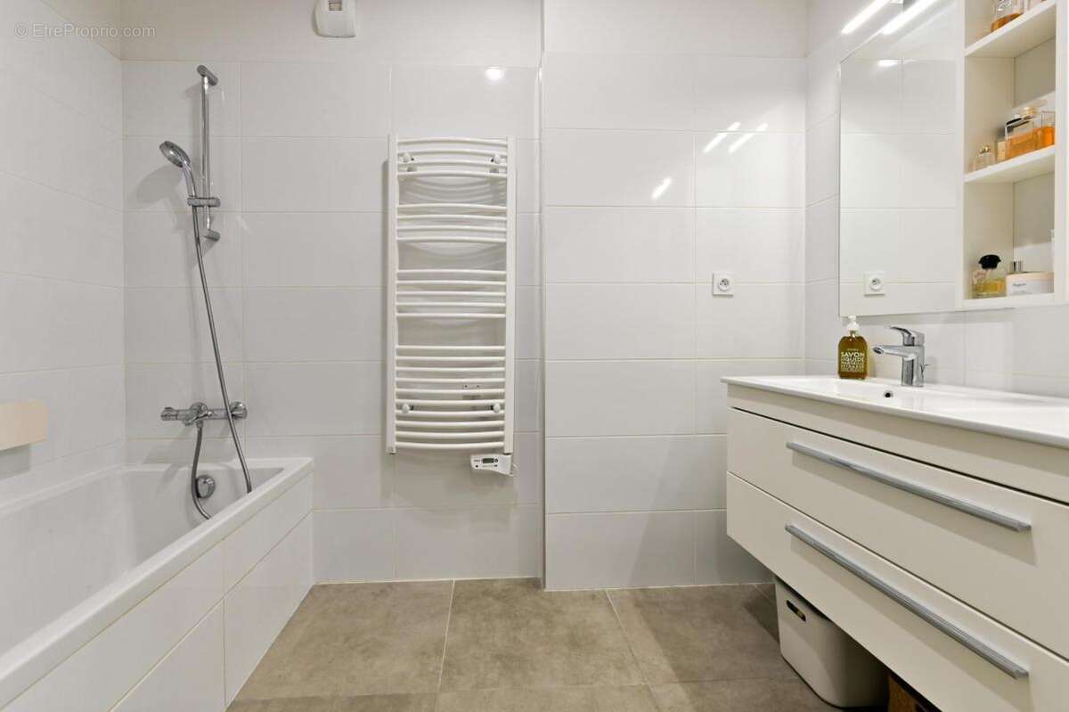 Appartement à SAINT-GENIS-LES-OLLIERES